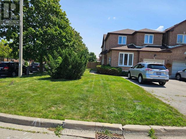 710 ASHPRIOR AVENUE  Mississauga, ON L5R 3N8