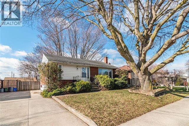 124 BROKER Drive  Hamilton, ON L8T 2B8