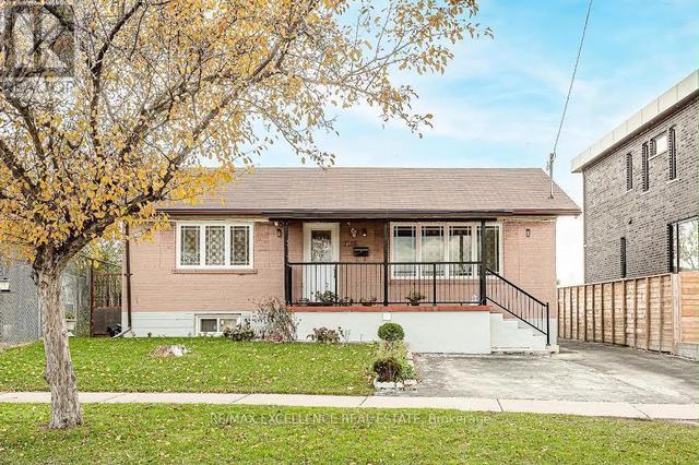 7208 HERMITAGE ROAD  Mississauga, ON L4T 2S4