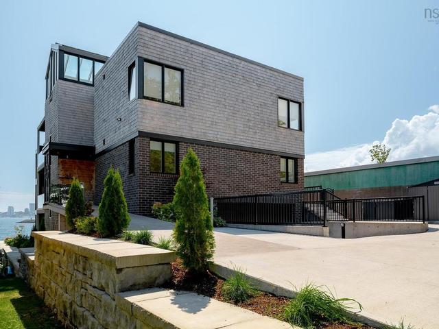 2 34 Hazelhurst Street  Dartmouth, NS B2Y 3N2