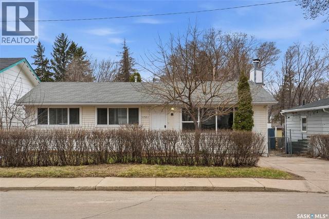 1721 E AVENUE N  Saskatoon, SK S7L 1V3