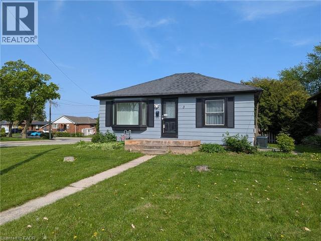 3 MAITLAND Avenue  Hamilton, ON L9A 3J4