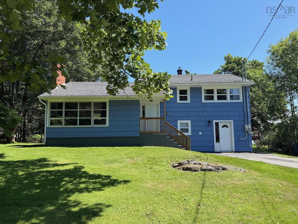 7 Highland Avenue, Yarmouth, NS 