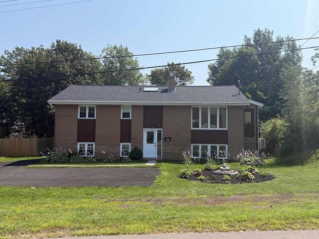 28 MacKay Drive  Charlottetown, PE C1A 5W3