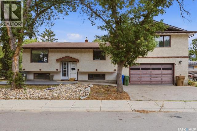195 Forsyth CRESCENT  Regina, SK S4R 5L8