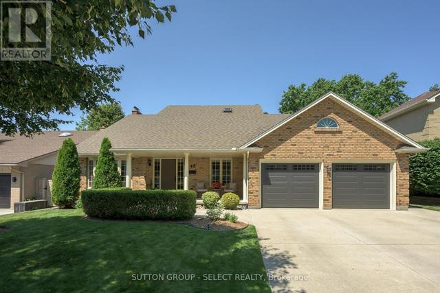 48 LOOKOUT COURT  London South (South K), ON N6K 3L5