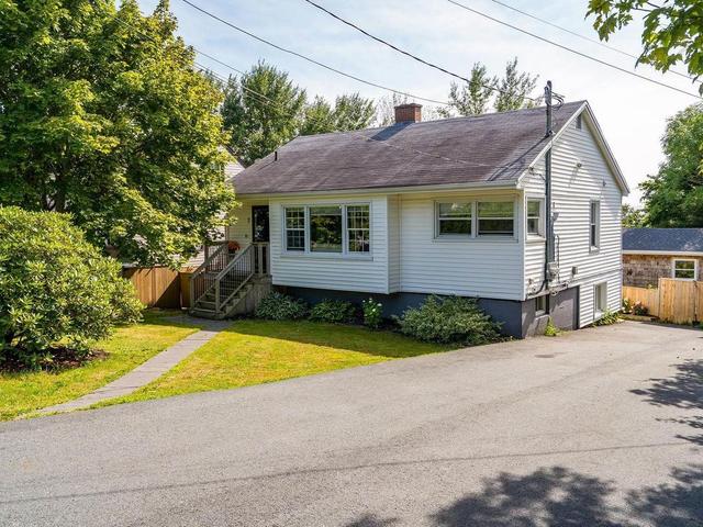 2 Hilltop Terrace  Dartmouth, NS B2Y 3T1