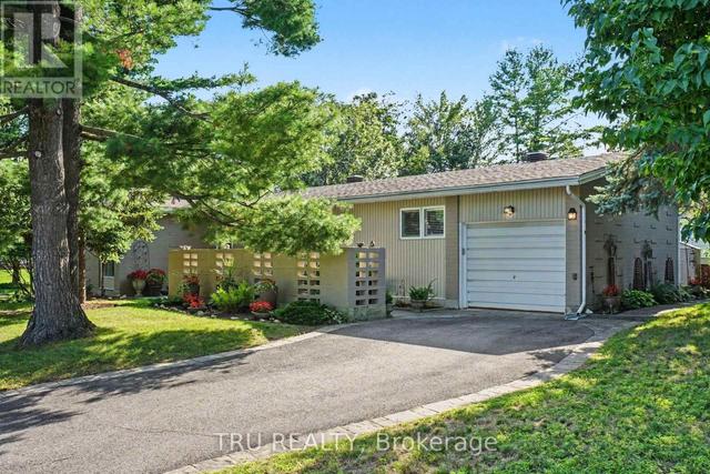 1174 CAMEO DRIVE  Ottawa, ON K2C 1Y7
