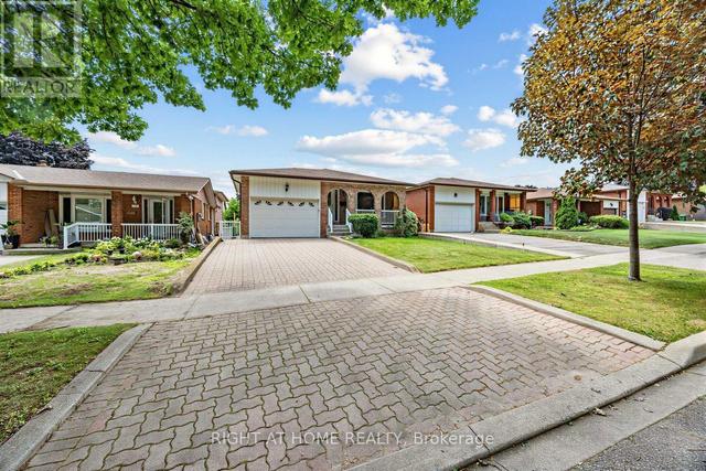 3126 MCCARTHY COURT  Mississauga, ON L4Y 3Z5