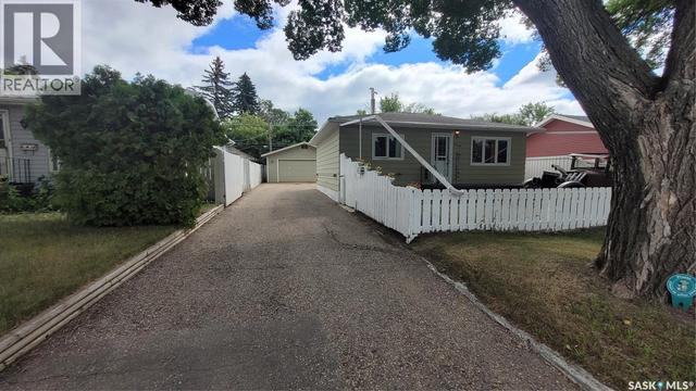 1610 2nd AVENUE N  Saskatoon, SK S7K 2G2