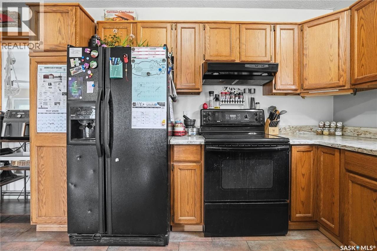 329 1St Avenue E, Mortlach, SK - Indoor Photo Showing Kitchen