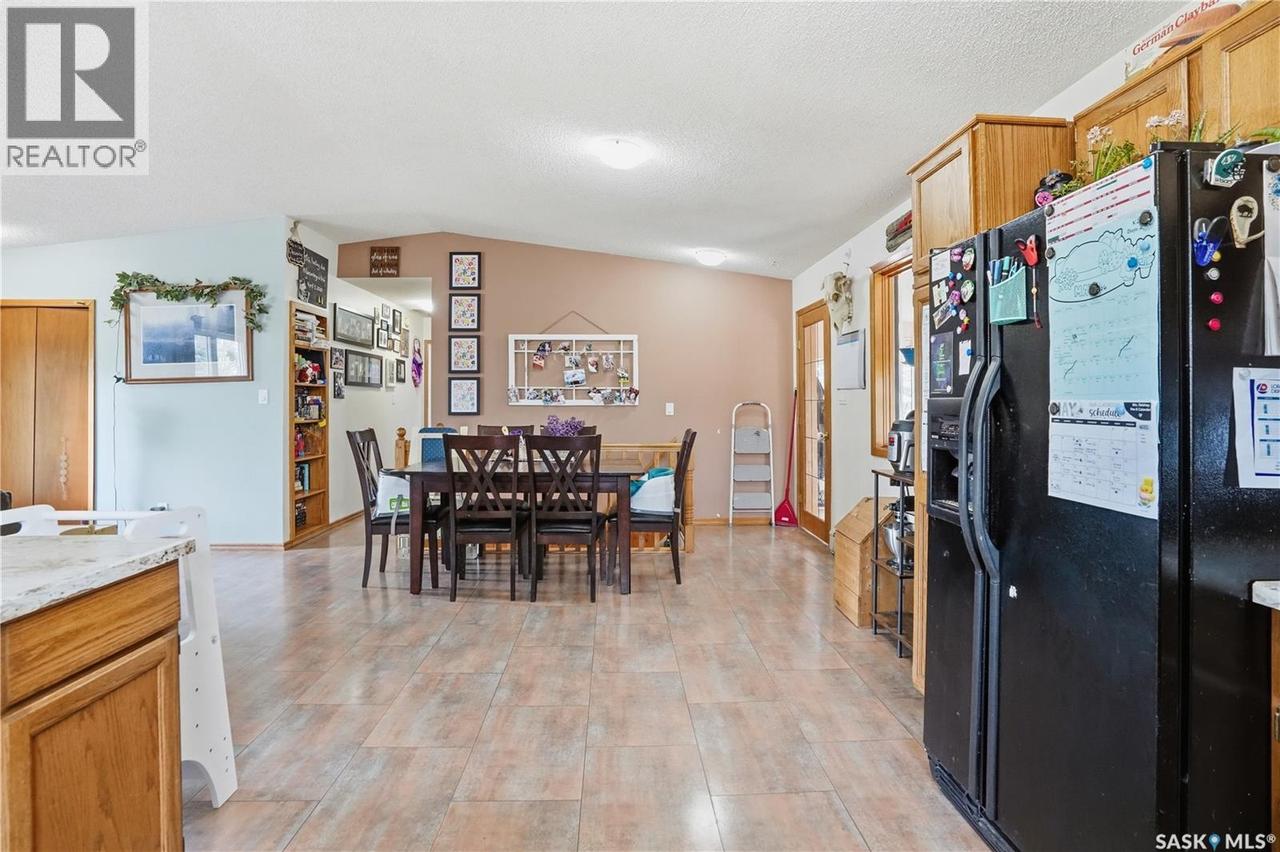 329 1St Avenue E, Mortlach, SK - Indoor