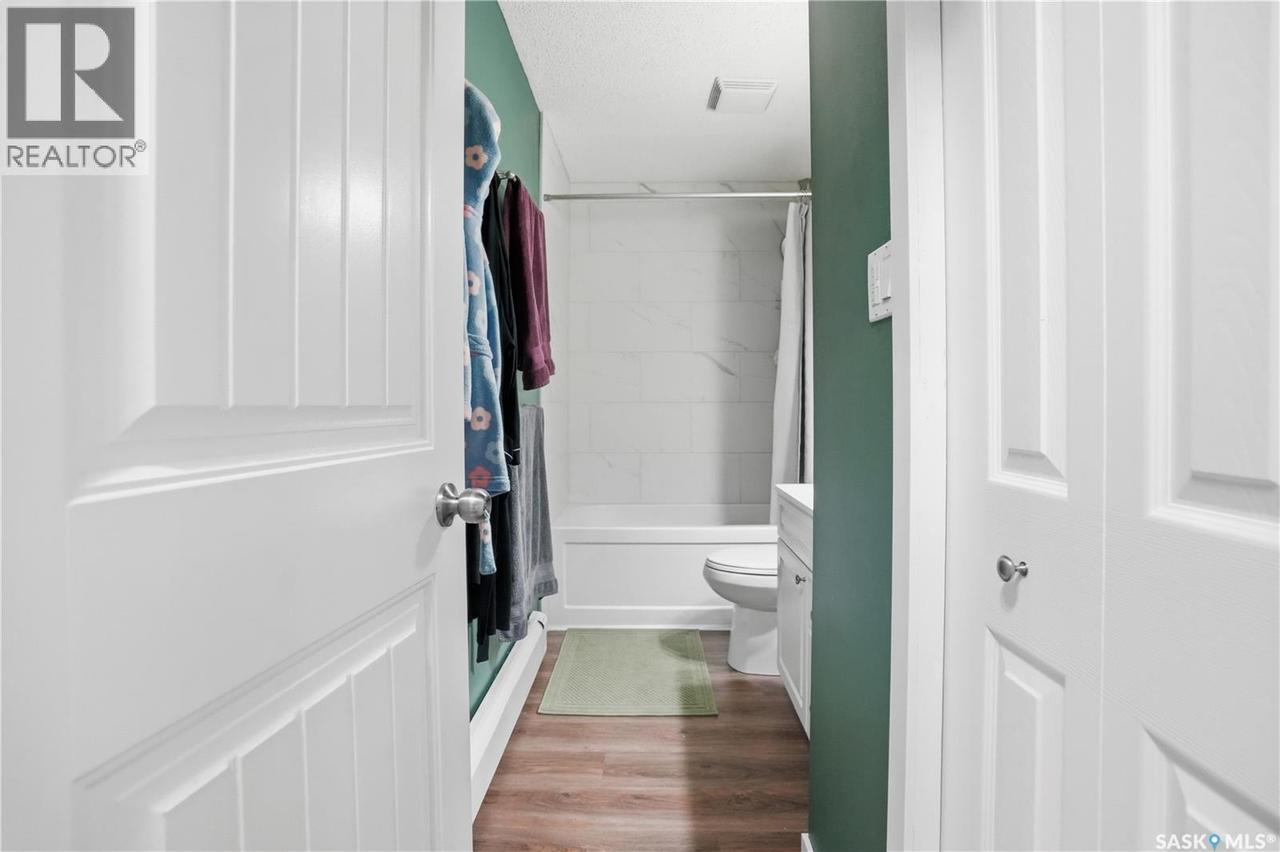329 1St Avenue E, Mortlach, SK - Indoor Photo Showing Bathroom