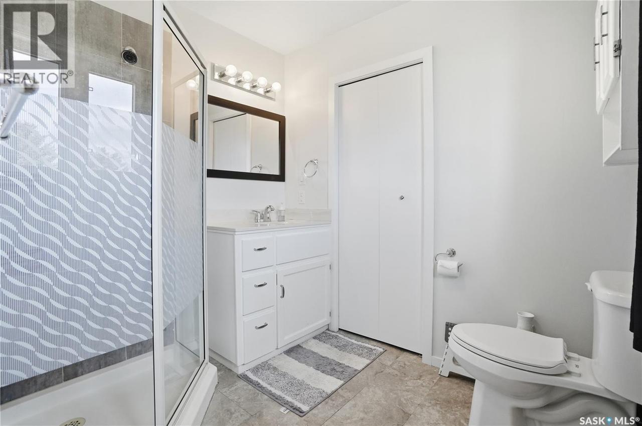 329 1St Avenue E, Mortlach, SK - Indoor Photo Showing Bathroom