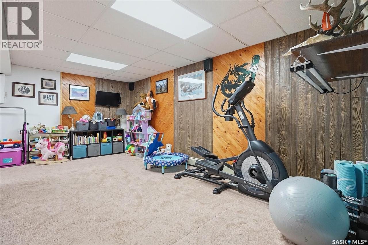 329 1St Avenue E, Mortlach, SK - Indoor Photo Showing Gym Room