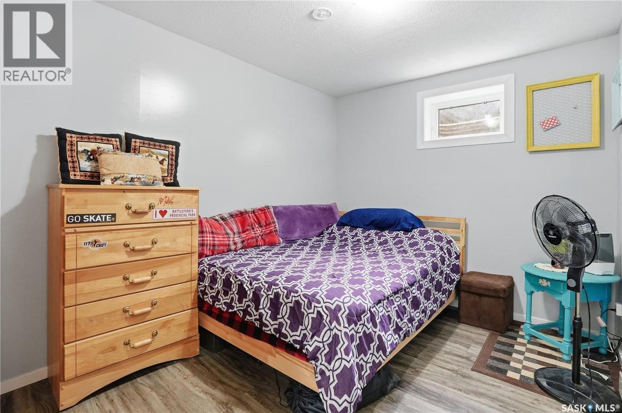 329 1St Avenue E, Mortlach, SK - Indoor Photo Showing Bedroom