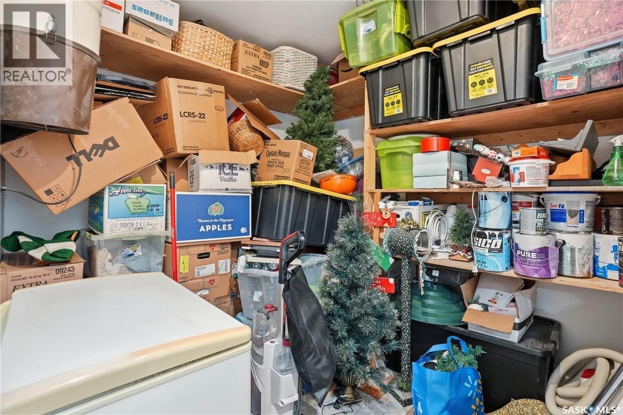329 1St Avenue E, Mortlach, SK - Indoor With Storage