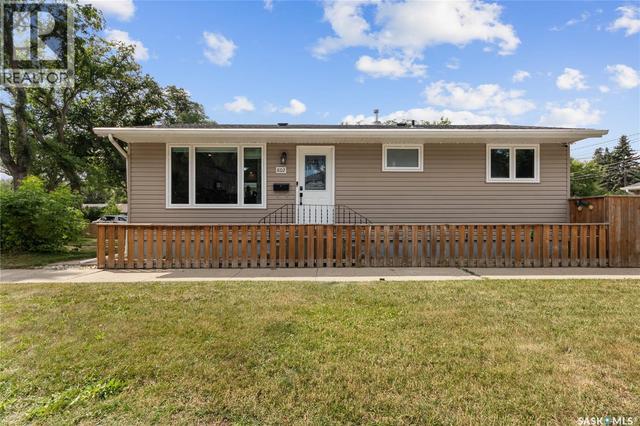 802 31st STREET W  Saskatoon, SK S7L 0R8
