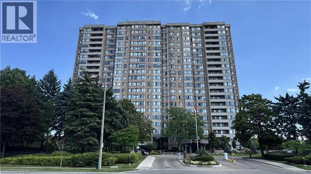 100 COUNTY Court Unit# 707  Brampton, ON L6W 3X1