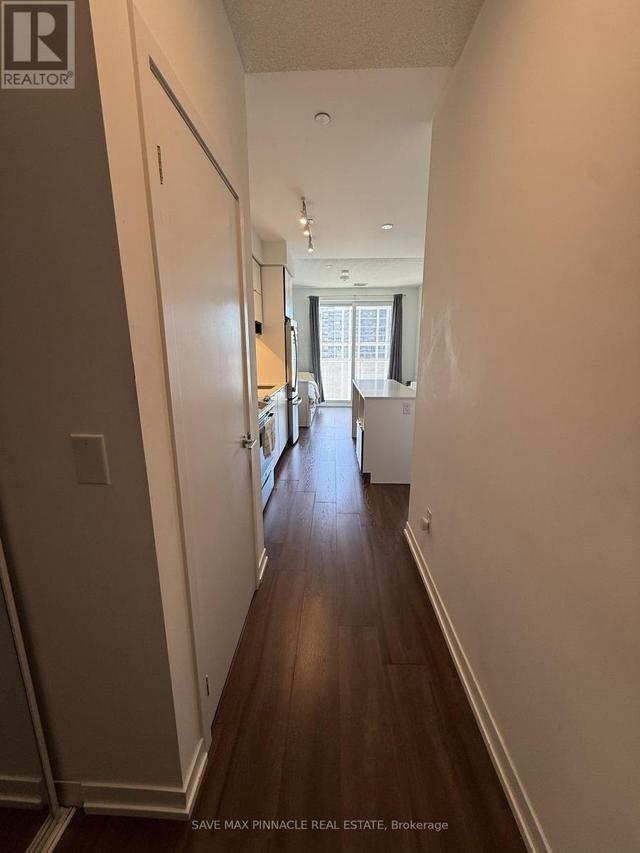2206 - 4065 CONFEDERATION PARKWAY  Mississauga, ON L5B 4N1