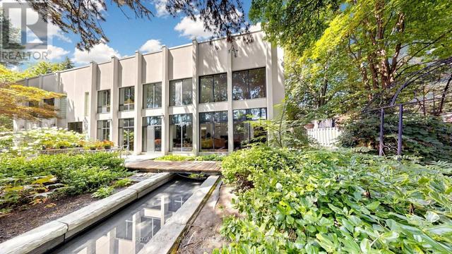 5 ABRAMS PLACE Toronto, ON M2L 1W7