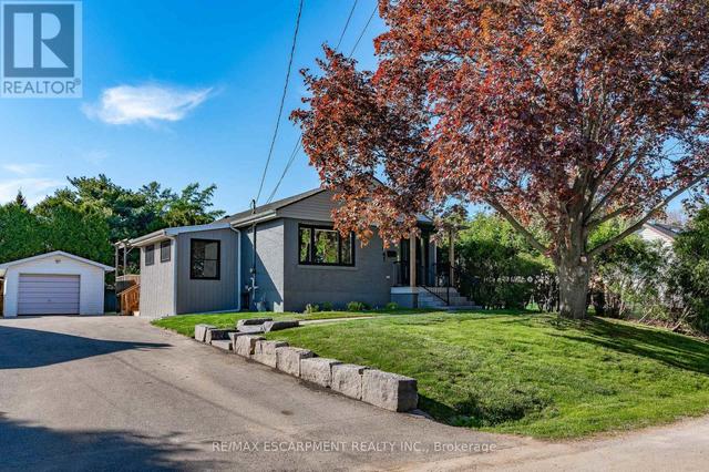 1041 SHEPHERD'S DRIVE  Burlington, ON L7T 3R4