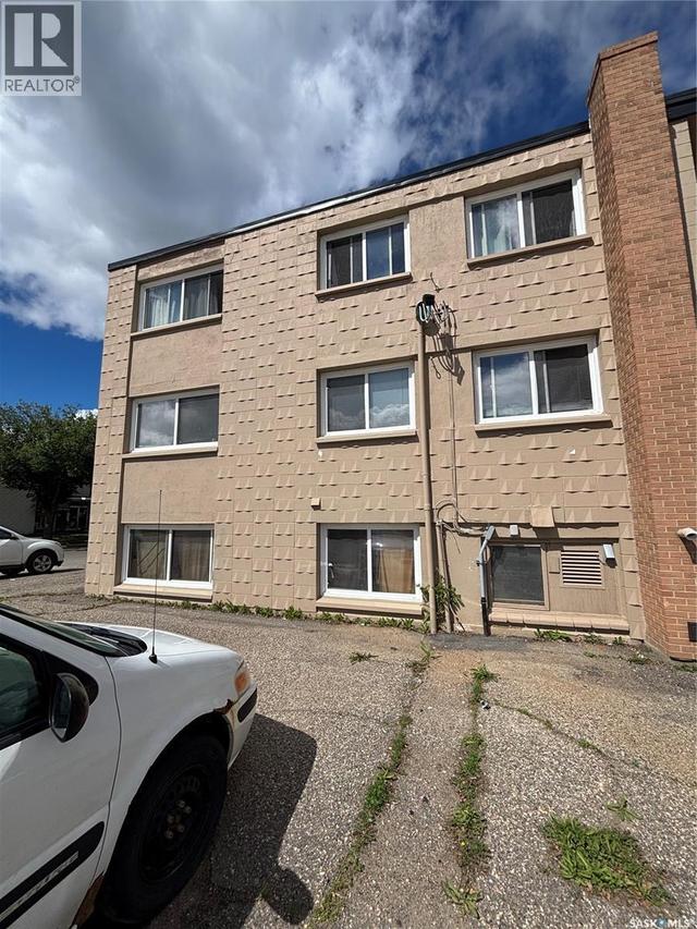 1 2620 5th AVENUE N  Regina, SK S4R 5E5