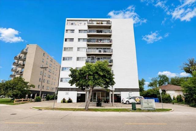 204 139 Roslyn Road  Winnipeg, MB R3L 0G7