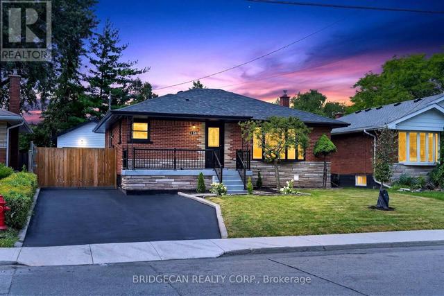 138 RENDELL BOULEVARD  Hamilton, ON L8T 3P6