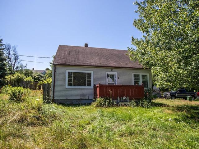 6 Harris Road  Dartmouth, NS B2Y 3J3