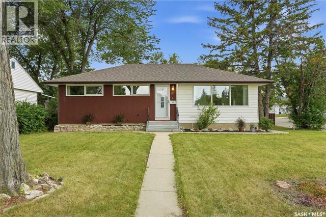 2302 Hanover AVENUE  Saskatoon, SK S7J 1E6