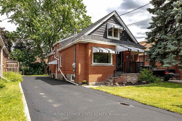 33 East 34th Street  Hamilton, ON L8V 3W2