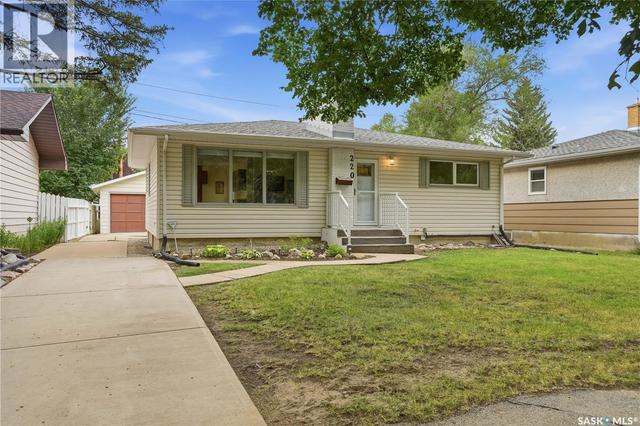 220 FRONTENAC DRIVE  Regina, SK S4S 3B5