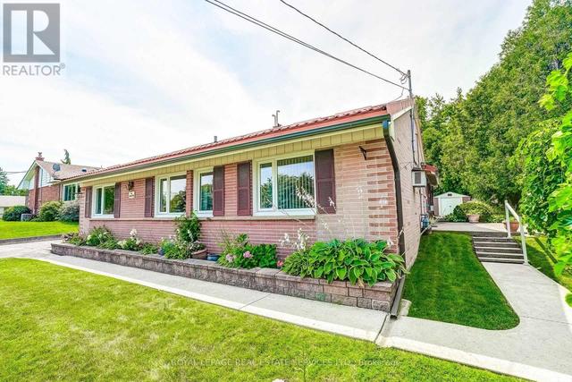 4 SORA DRIVE  Mississauga, ON L5M 1A8