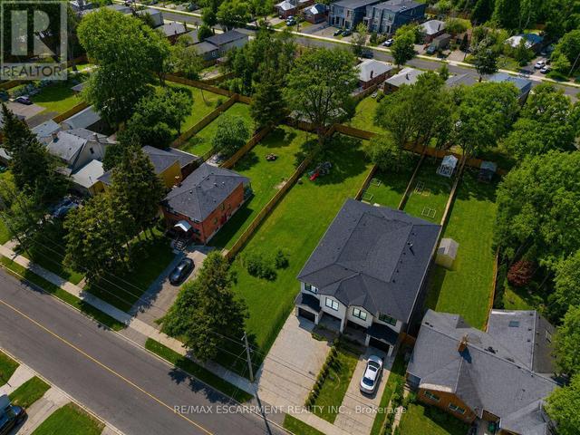 19B BROADVIEW AVENUE  Mississauga, ON L5H 2S8