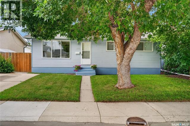 214 Fisher CRESCENT  Saskatoon, SK S7L 5C9