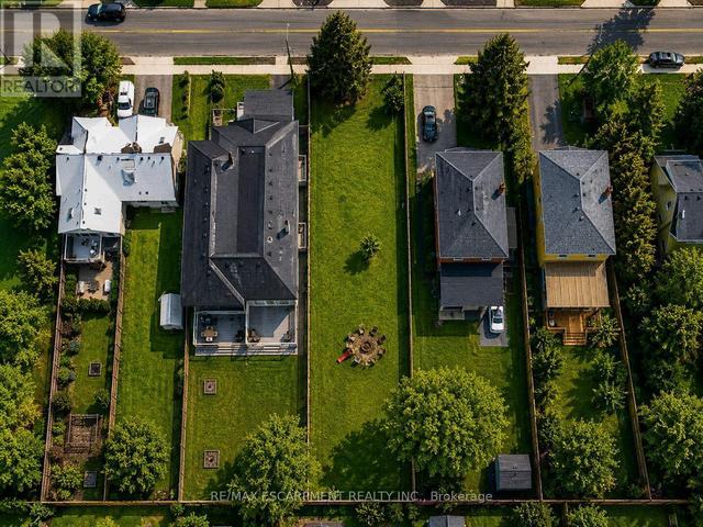 19 BROADVIEW AVENUE  Mississauga, ON L5H 2S8