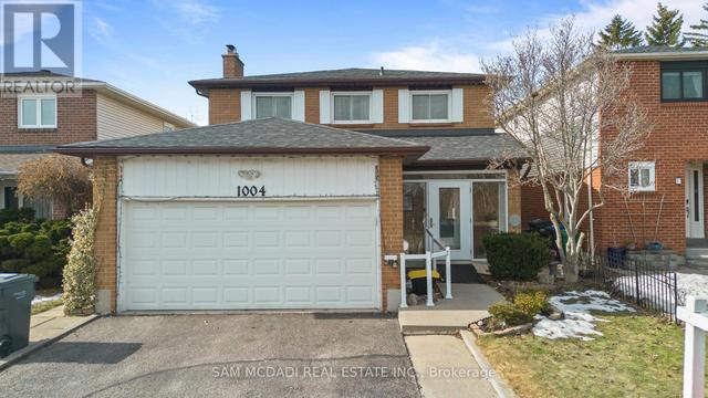 1004 QUEENSBRIDGE DRIVE  Mississauga, ON L5C 3R1