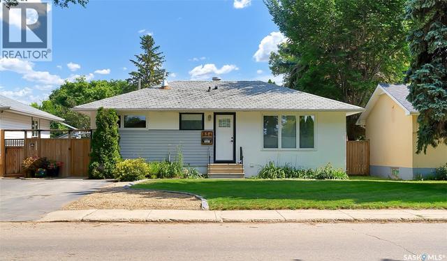 826 W AVENUE N  Saskatoon, SK S7L 3H4