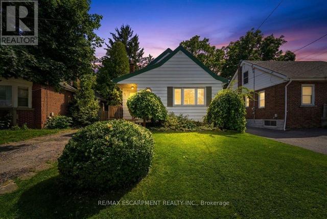 61 GLENMOUNT AVENUE  Hamilton, ON L8S 2L3