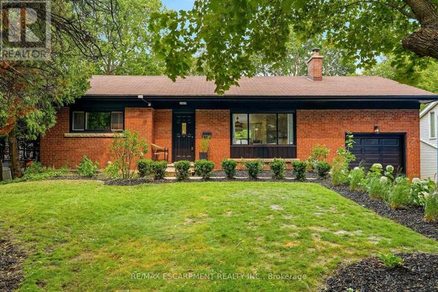 271 LINDEN AVENUE  Burlington, ON L7L 2P4