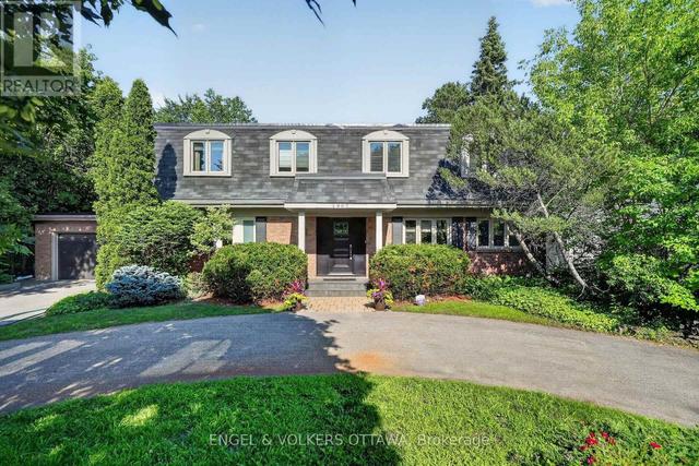 1907 FAIRMEADOW CRESCENT  Ottawa, ON K1H 7B8
