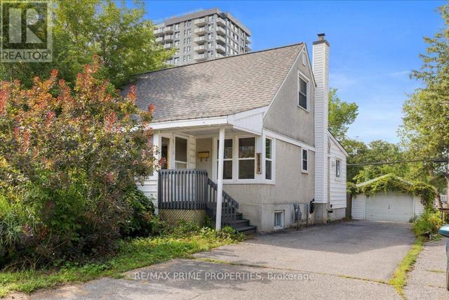 1273 THAMES STREET  Ottawa, ON K1Z 7N1