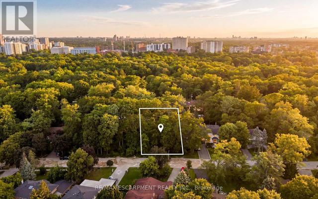 2115 LYNCHMERE AVENUE  Mississauga, ON L5B 1W7