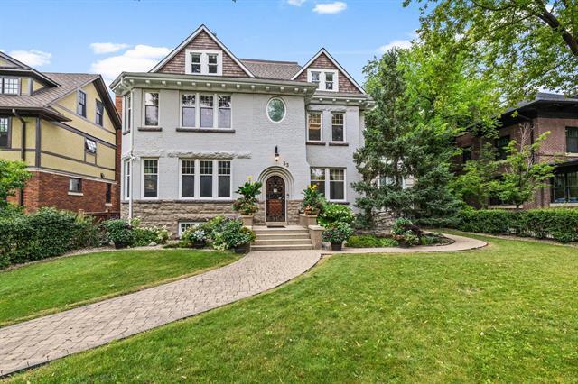53 Harvard AVE  Winnipeg, MB R3M 0J6