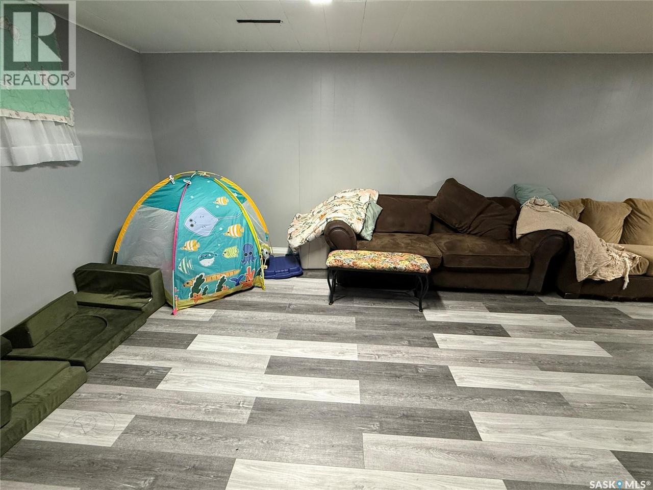 1141 Hartney Avenue, Weyburn, SK - Indoor