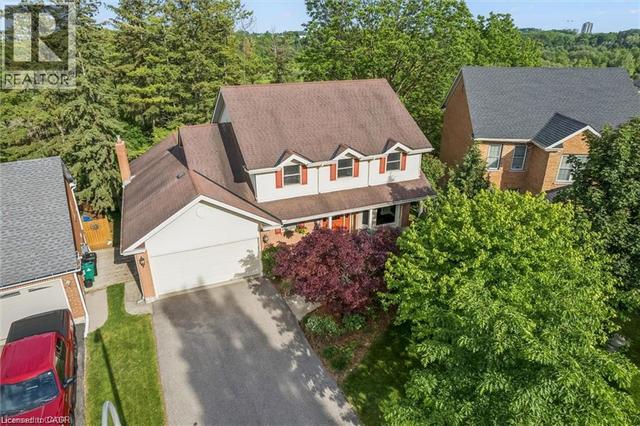 21 TINATAWA Court  Kitchener, ON N2A 3K4