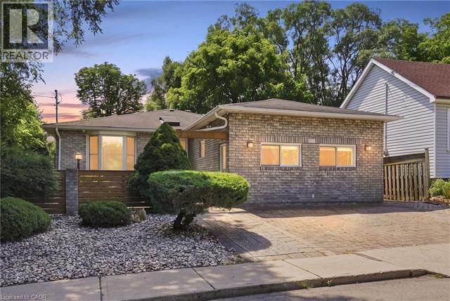 24 HILL Street  Hamilton, ON L8P 1W7