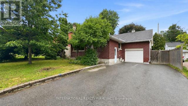 1213 ERINDALE DRIVE  Ottawa, ON K2C 2G2