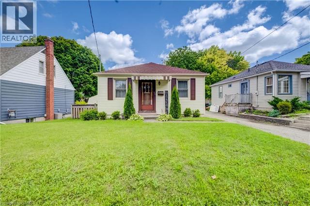 34 ST CLAIR Avenue  Kitchener, ON N2M 3Z4